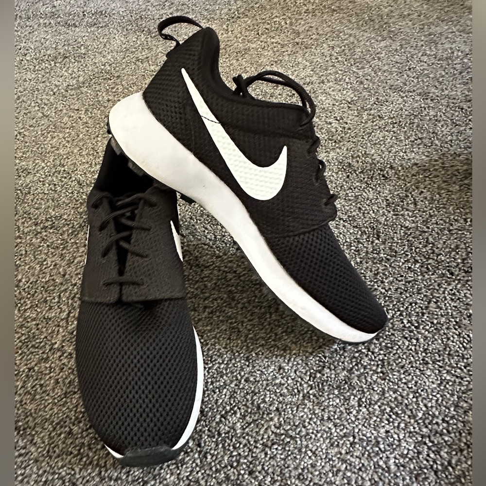 Nike Men’s Roshe G Next Nature Golf Shoes
Size M5/W6.5 - Worn 1 Time